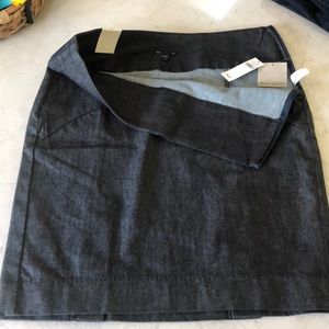 Gap size 6 jean pencil skirt.